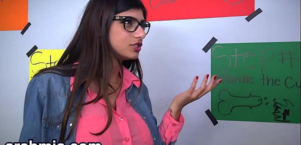  Mia Khalifa Teaches Young Arab How To Suck Dick In 4 Easy Steps